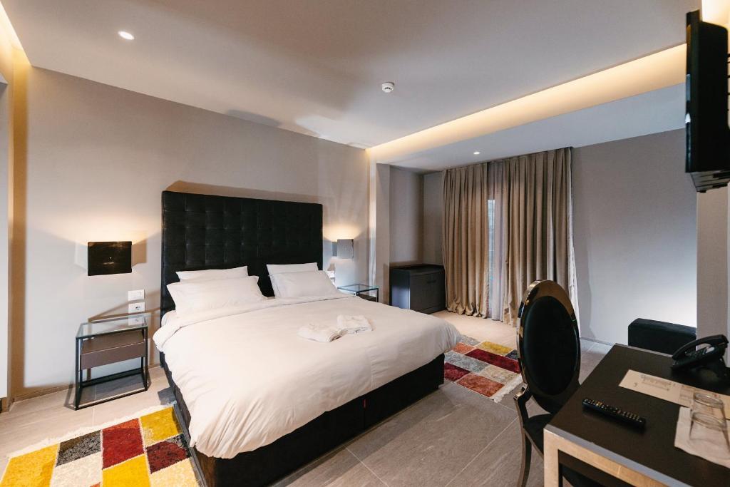 The Ritz-Carlton Room 3